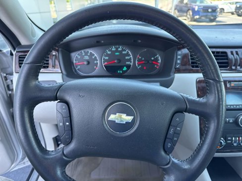 Used 2014 Chevrolet Impala LT w/ LT Sunroof Package image 25