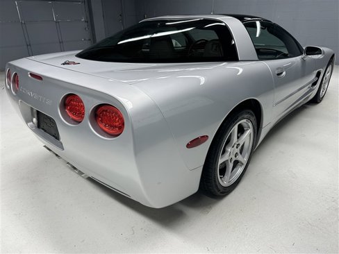 Used 2000 Chevrolet Corvette Coupe image 7