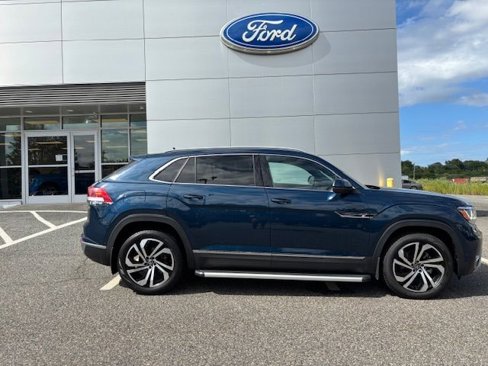 Used 2021 Volkswagen Atlas Cross Sport SEL Premium image 2