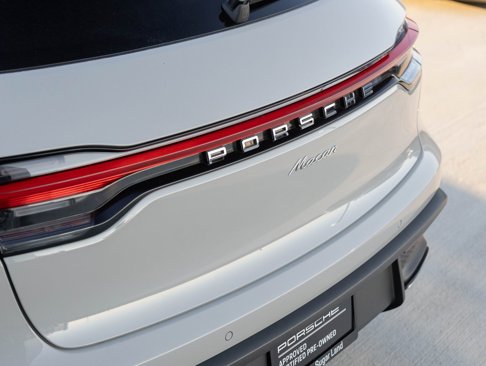 Certified 2022 Porsche Macan image 32