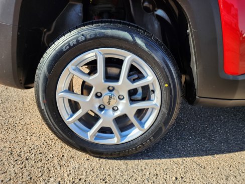 Used 2023 Jeep Renegade Latitude image 11