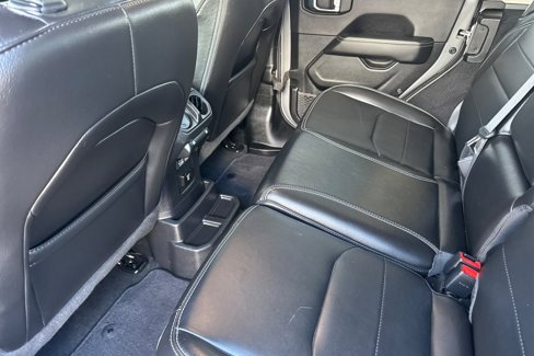 Used 2023 Jeep Wrangler Unlimited Sahara image 12