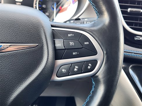 Used 2021 Chrysler Pacifica Touring-L w/ Uconnect Theater Family Group image 26