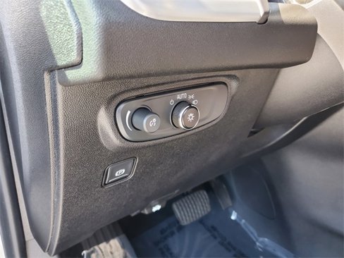 Used 2018 GMC Terrain SLE w/ Driver Convenience Package image 11