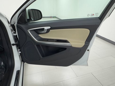 Used 2016 Volvo S60 T5 Premier image 10