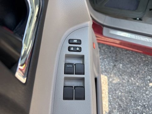 Used 2010 Toyota Highlander Limited image 18