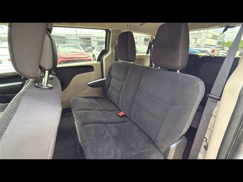 Used 2019 Dodge Grand Caravan SE image 23