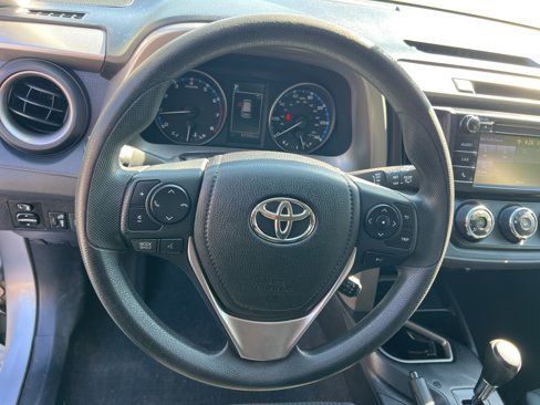 Used 2018 Toyota RAV4 LE image 11