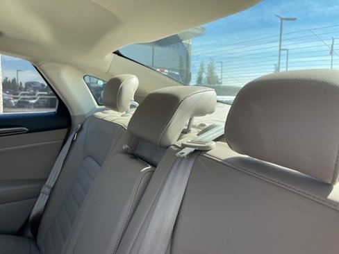 Used 2017 Ford Fusion SE image 4