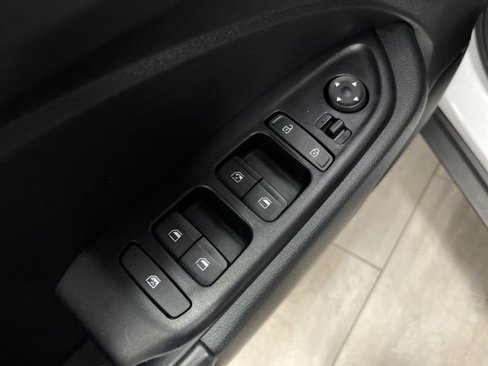 Used 2023 Hyundai Venue Limited image 27