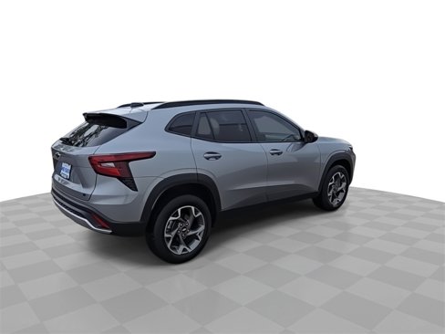Certified 2024 Chevrolet Trax LT w/ Driver Confidence Package image 8