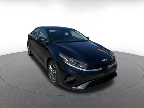 Used 2024 Kia Forte LXS image 3