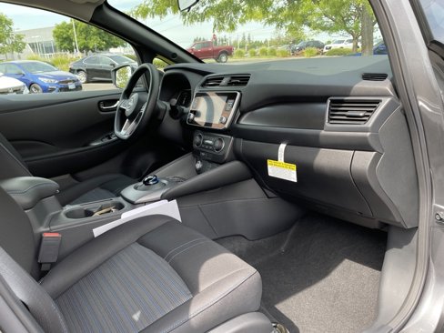 Certified 2024 Nissan Leaf S image 28