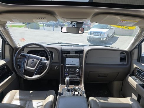 Used 2016 Lincoln Navigator Select image 15