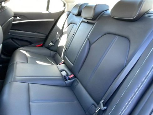 Used 2025 Genesis G70 2.5T image 16