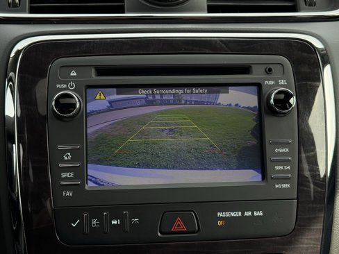 Used 2017 Buick Enclave Leather image 3