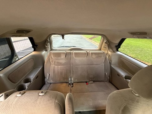Used 2010 Toyota Sienna LE image 36