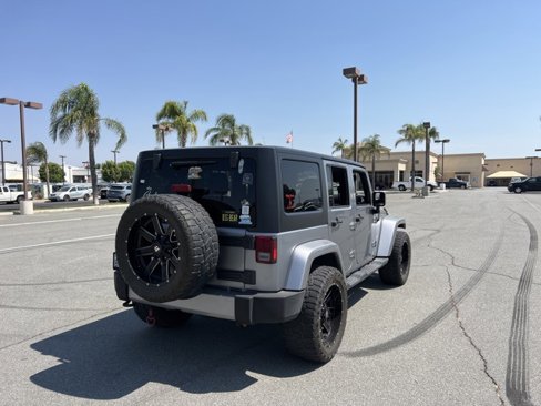 Used 2018 Jeep Wrangler Unlimited Sahara w/ Connectivity Group image 8