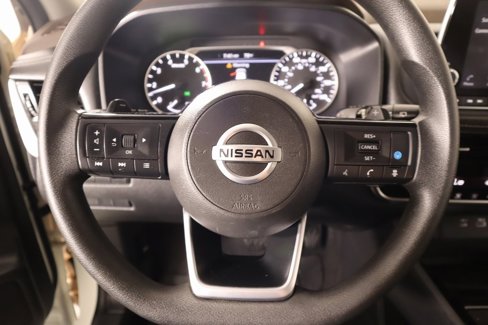 Used 2021 Nissan Rogue SV image 3