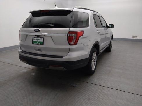 Used 2019 Ford Explorer XLT w/ Equipment Group 201A image 7