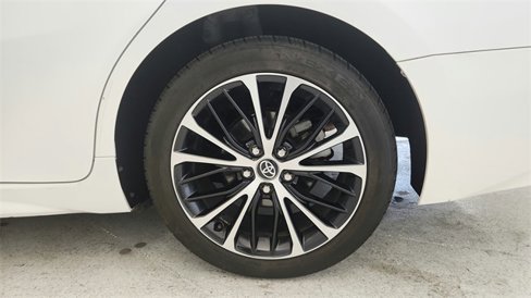 Used 2020 Toyota Camry SE image 9