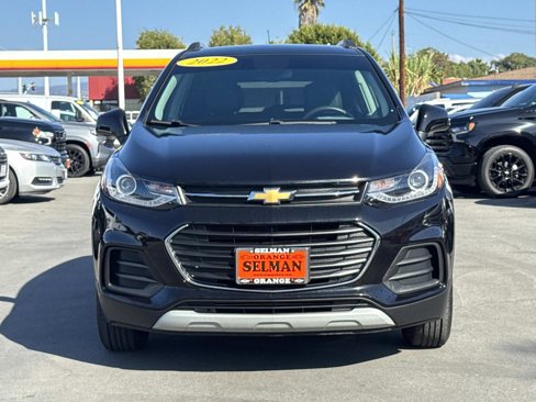 Used 2022 Chevrolet Trax LT w/ LT Convenience Package image 2