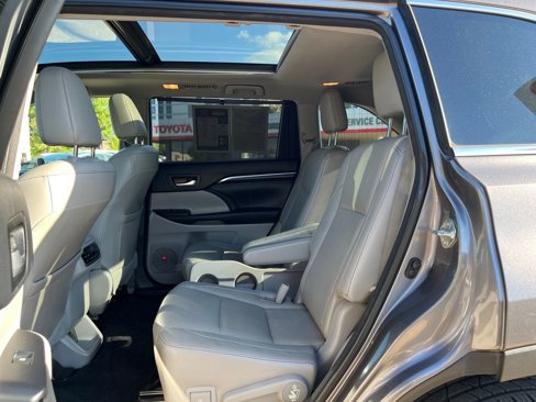 Used 2015 Toyota Highlander Limited image 27