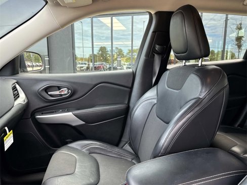 Used 2018 Jeep Cherokee Latitude Plus w/ Comfort/Convenience Group image 15