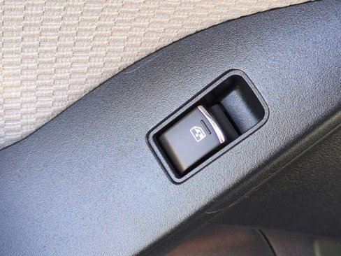 Used 2017 Subaru Forester 2.5i Premium w/ All-Weather Package image 27