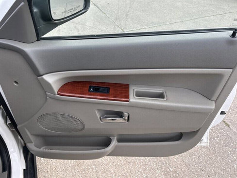 Used 2005 Jeep Grand Cherokee Limited image 20