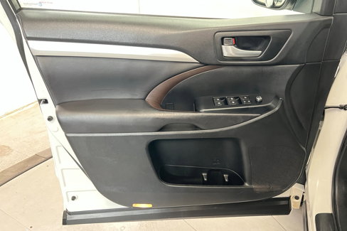 Used 2016 Toyota Highlander XLE image 15