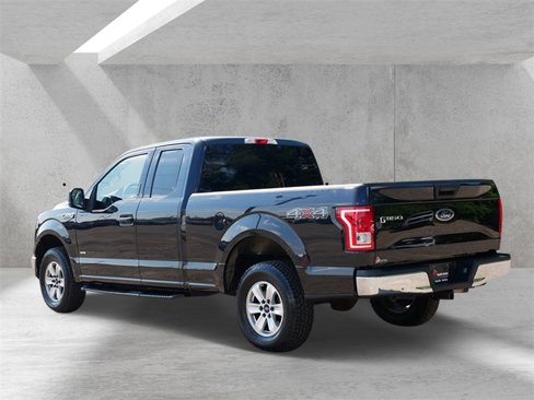 Used 2015 Ford F150 XLT w/ Trailer Tow Package image 4