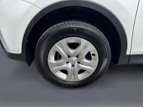 Used 2015 Toyota RAV4 LE image 9