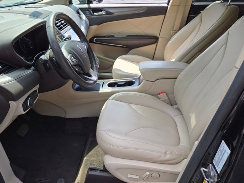 Used 2017 Lincoln MKC Premiere image 16