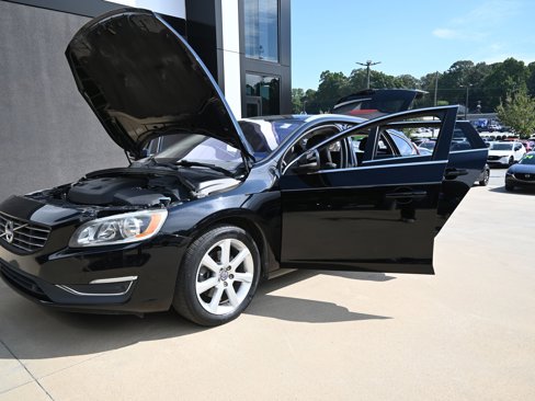 Used 2017 Volvo V60 T5 Premier w/ Convenience Package image 9