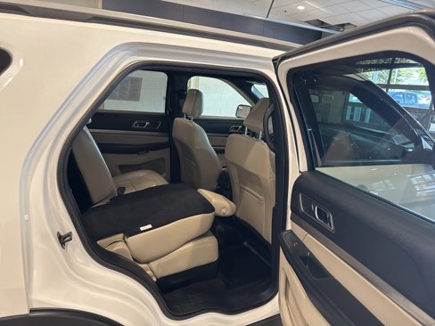 Used 2018 Ford Explorer XLT w/ Equipment Group 202A image 16