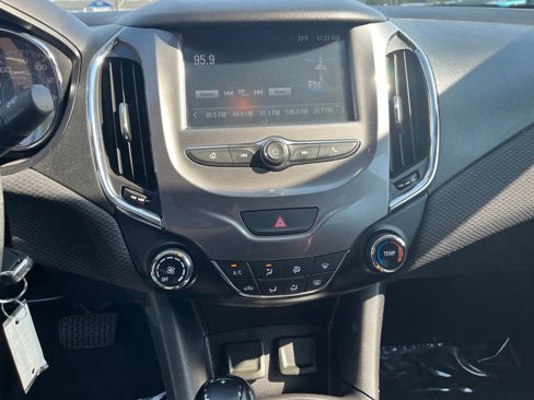 Used 2017 Chevrolet Cruze LT image 18