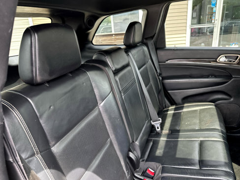 Used 2015 Jeep Grand Cherokee Overland w/ Advanced Technology Group image 20