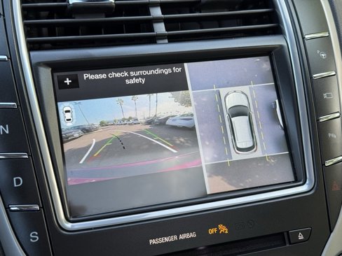 Used 2017 Lincoln MKX Reserve w/ Driver Assistance Package image 3