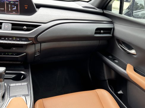 Used 2022 Lexus UX 250h w/ Premium Package image 17