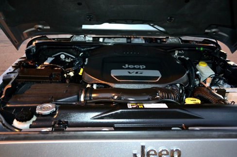 Used 2015 Jeep Wrangler Unlimited Rubicon w/ Dual Top Group image 40