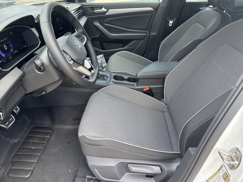 New 2025 Volkswagen Jetta Sport image 4