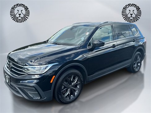 Used 2022 Volkswagen Tiguan SE w/ Panoramic Sunroof Package image 1