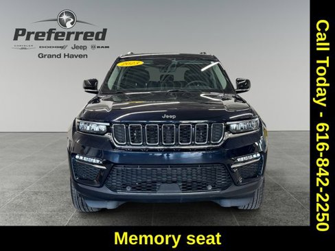 Used 2023 Jeep Grand Cherokee Limited w/ Luxury Tech Group II image 4