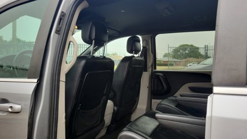 Used 2018 Dodge Grand Caravan SXT image 25