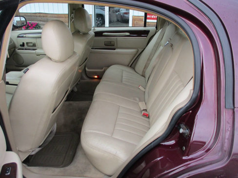 Used 2006 Lincoln Town Car Signature image 19