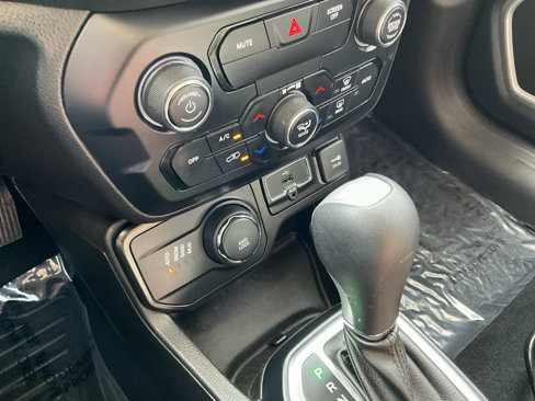 Used 2020 Jeep Renegade Latitude image 17