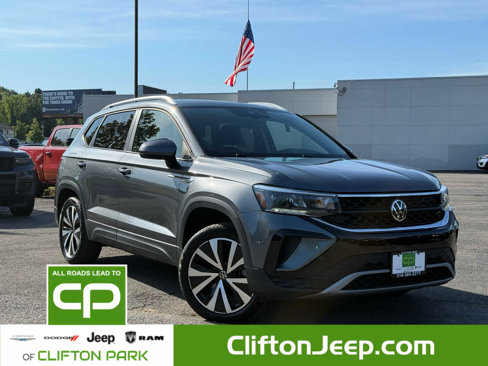 Used 2022 Volkswagen Taos SE image 1