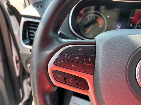 Used 2019 Jeep Cherokee Limited image 19