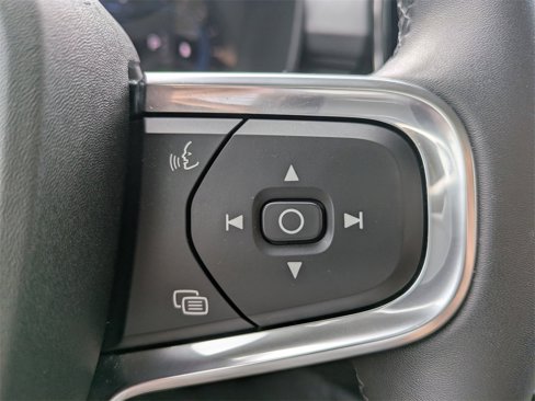 Certified 2025 Volvo XC40 B5 Plus image 27